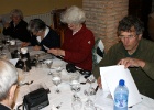 Ans en Cor nemen het menu door   R.Eveleens